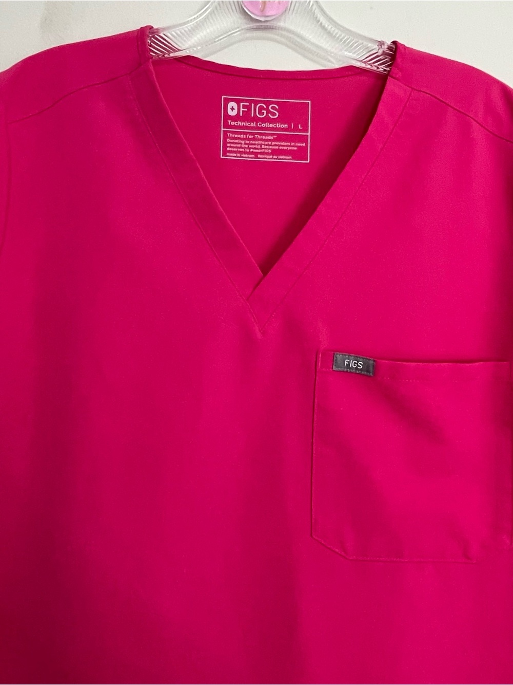 Figs Women's V-Neck Scrubs Top in Hot Pink~ Size L ~ Medical Staff - Picture 2 of 7